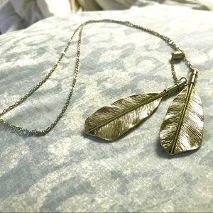 Leaf Necklace in Gold. Long.